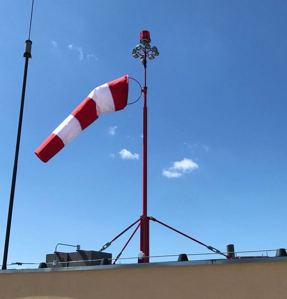 wiatrowskaz z oświetleniem