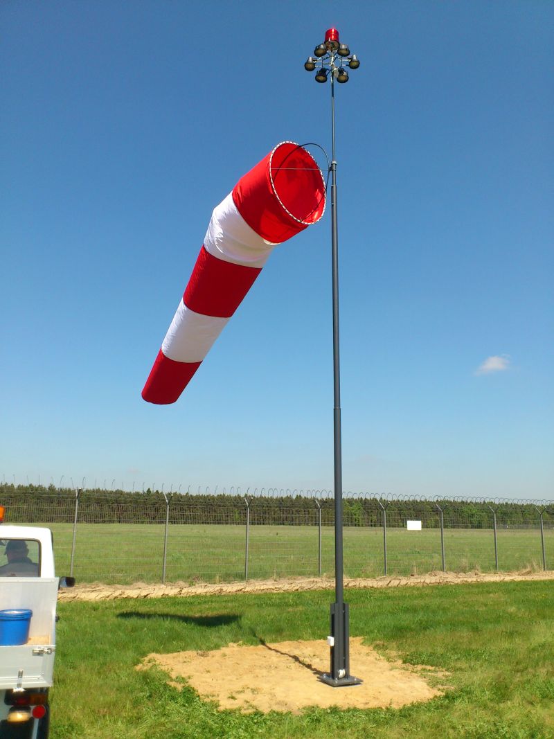 wiatrowskaz z oświetleniem